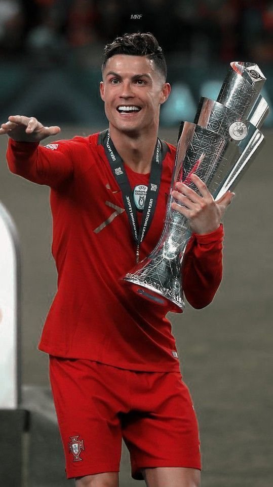 Footballfavor's tweet photo. Ronaldo 🏆 https://t.co/TMD8G86GZY