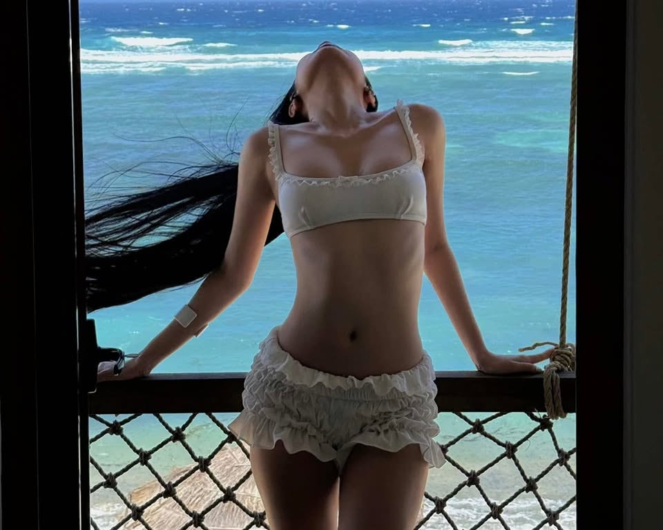 MelodyRushteeq's tweet photo. 思考を一度すべて手放して、ただ風に身を任せてみる。そんな余白のような時間が、今の私には一番必要だったのかもしれない。心底、そう思える。 https://t.co/hXQ7szj1pp