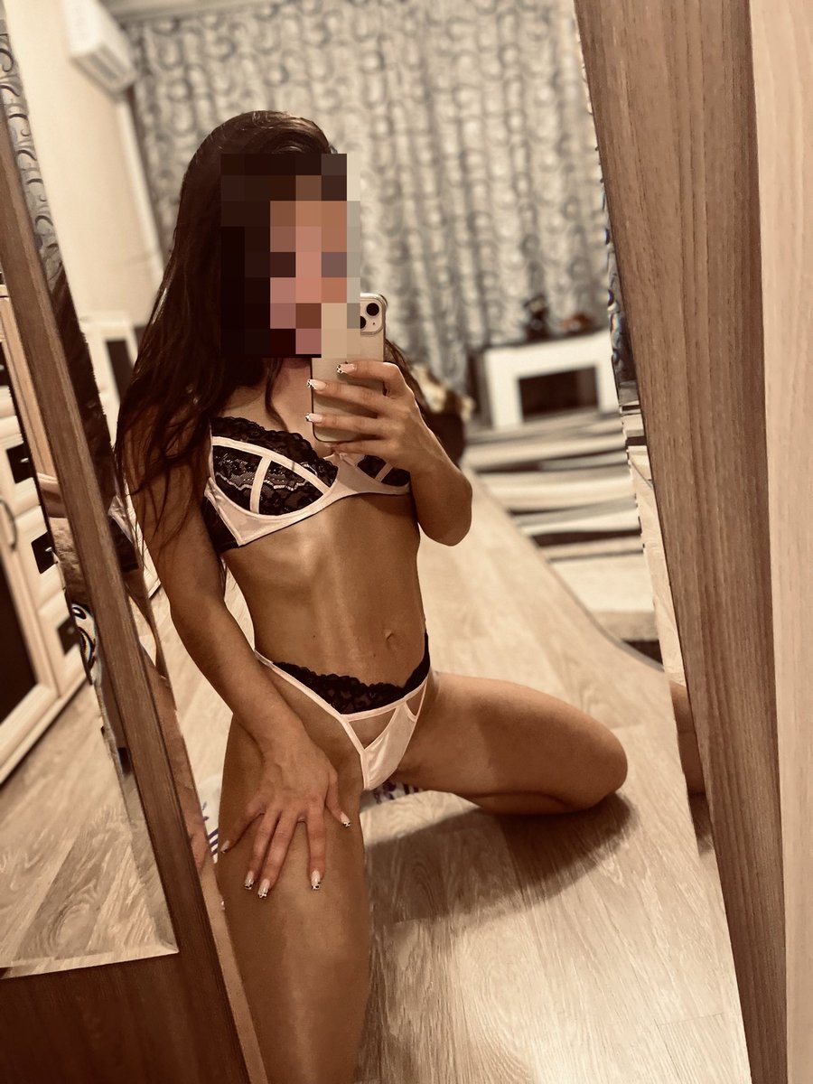 ALittleMinty1's tweet photo. Hi 👋 how are you?) let’s talk 🥰🥰🥰 check my bio😊there interesting #fansly #modelgirl #modelife #adultmodel #sexy https://t.co/VGO7rjbrjV