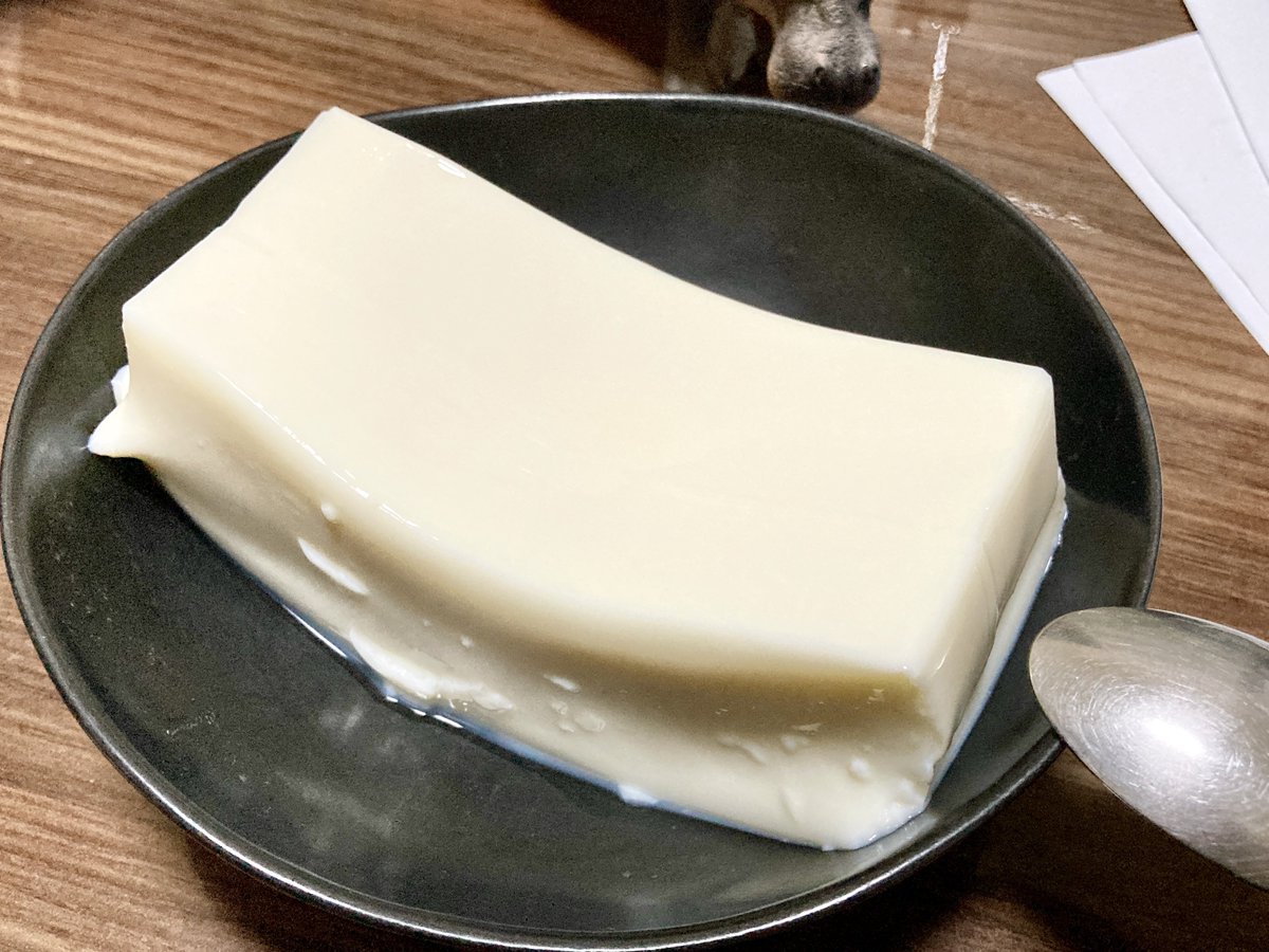 maccheroniverde's tweet photo. KALDIの杏仁豆腐ばりうまいよなつって（ちゃんと小さいほうです） https://t.co/FyNqqF9OcK