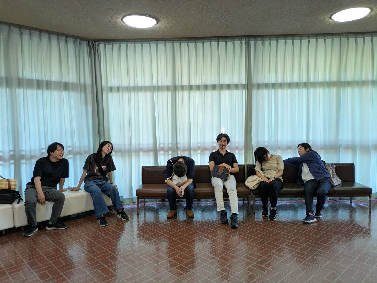 MareaFritto's tweet photo. [演奏情報]
8月2日(日)に浜松駅前のソラモで行われるまちかどコンサートに出演します🧡✨

まれふりの出番は18時45分からです！
ぜひお越しください🎶

※写真は本番前最後の練習でクタクタになったメンバーたちです https://t.co/j1tbhBXrLh