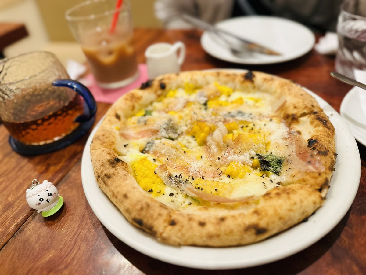 oicmitarashi's tweet photo. ちいかわ族って美味しいのかな…ってすごくすごく考えた(食い意地人間) https://t.co/rn0Q5BUkPZ