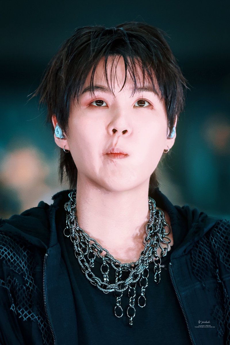 0613__yfeBTS's tweet photo. 何年経っても変わらないユンギさんの可愛い癖、また新しい一枚が追加されてしまった https://t.co/gZEruDS60A