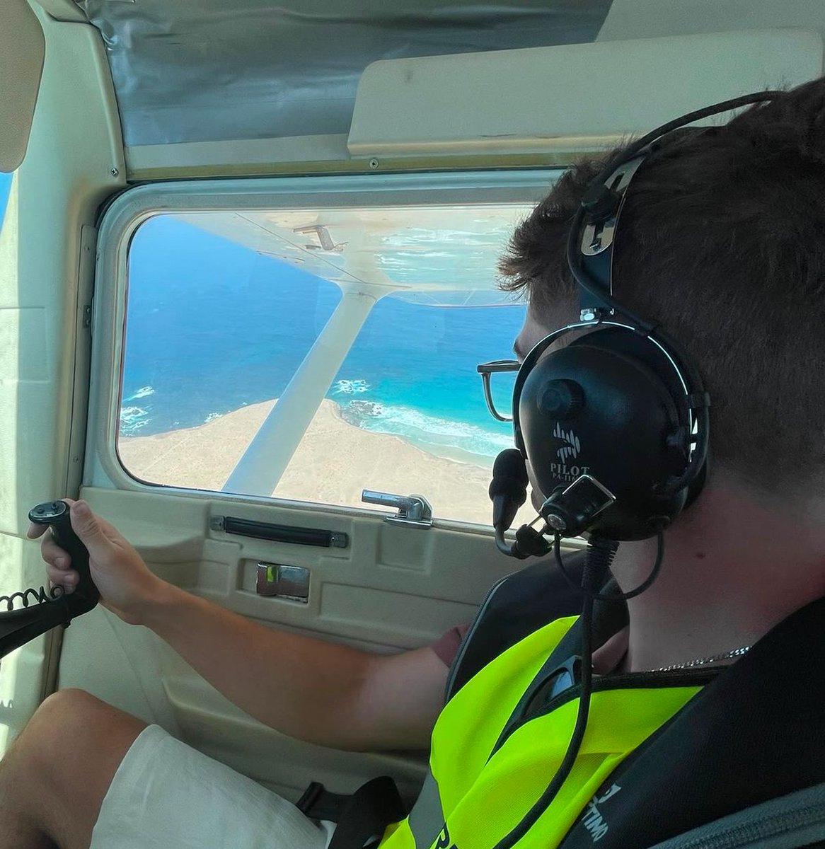 RealAeroclubGC's tweet photo. En Verano también se vuela.
Nuestros cielos están tan bonitos, que debería ser delito no disfrutar de ello.

Si tienes dudas de cómo hacerlo. PREGÚNTANOS!!
Info@realaeroclubdegrancanaria.es
.
.
.
.
#skyclear  #enjoy #ragc #aviation #dreams https://t.co/8Edtmj1CDC