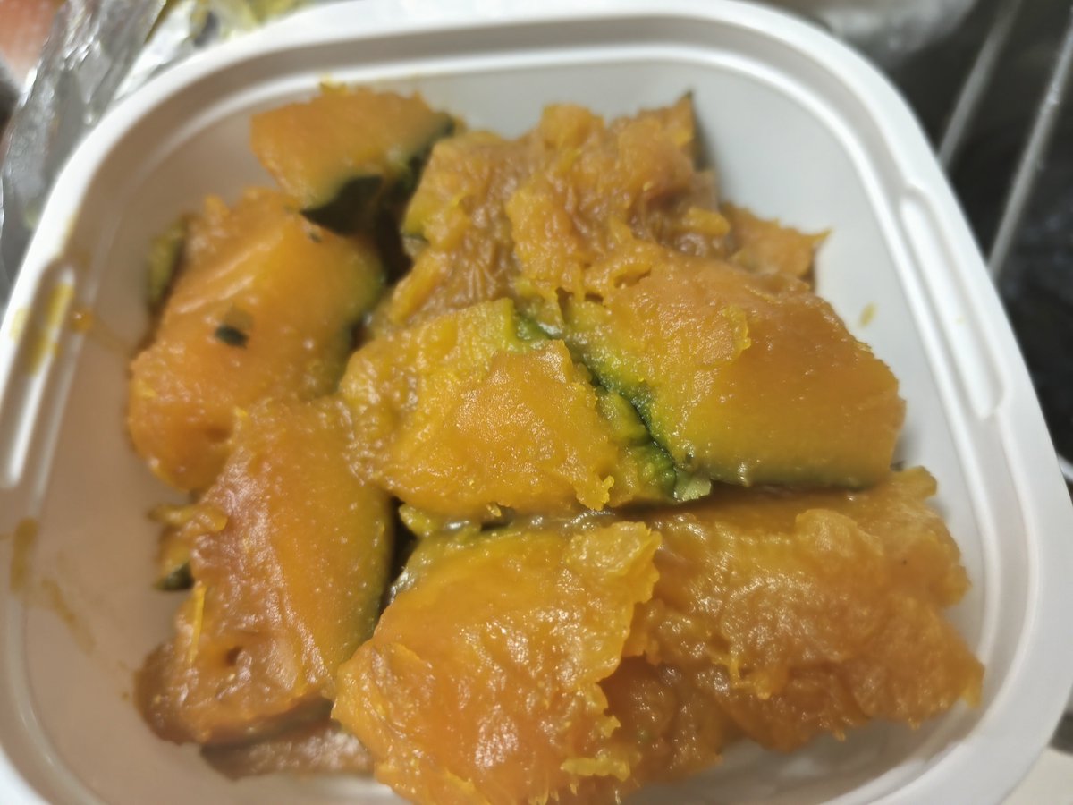 imotakiui's tweet photo. 久々にめっちゃうまそうなかぼちゃの煮物(作り置き)ができた！！
明日の昼が楽しみだ！！ https://t.co/f6KRaFWUMe
