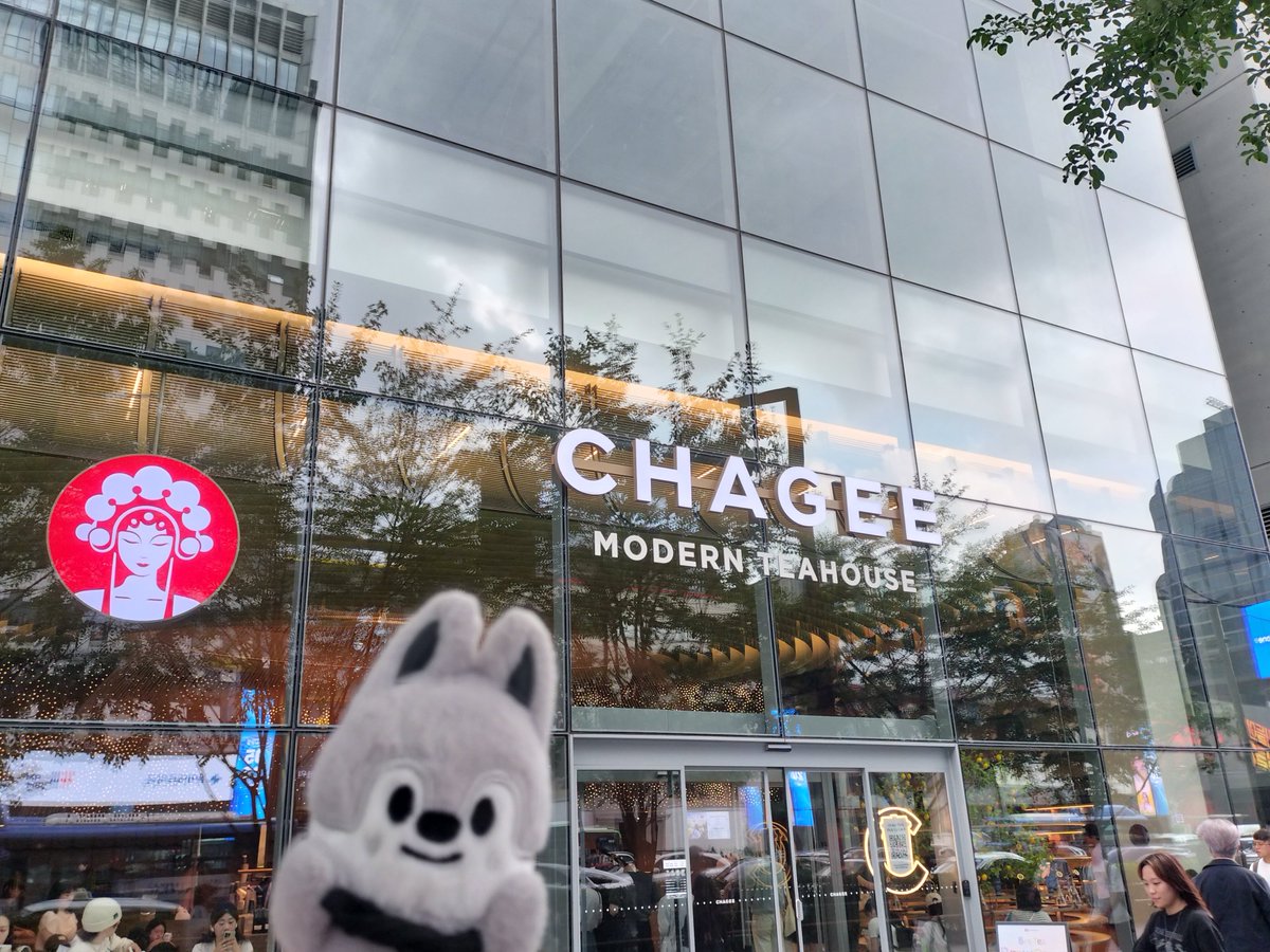 DbD_QueenCard's tweet photo. 荷物が増えるからってチャジー買うの後回しにしたんだけど、ダイソーで爆買いして時間かけまくってたらチャジーのラストオーダー終わってた😂 https://t.co/N4dIin03Wq