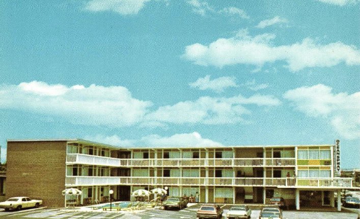 mbbackthen's tweet photo. We’re in the 1970’s for this exterior view of the Ocean Spray Motel, located at 1304 S Ocean Blvd. 📸: W.J. Williams
#1970s #MyrtleBeach #SouthCarolina #GrandStrand #summer #beach #ocean #family #vacation #hospitality #motel #travel #tourism #retro #vintage #view #wayback #fun https://t.co/07Z4x16TG6