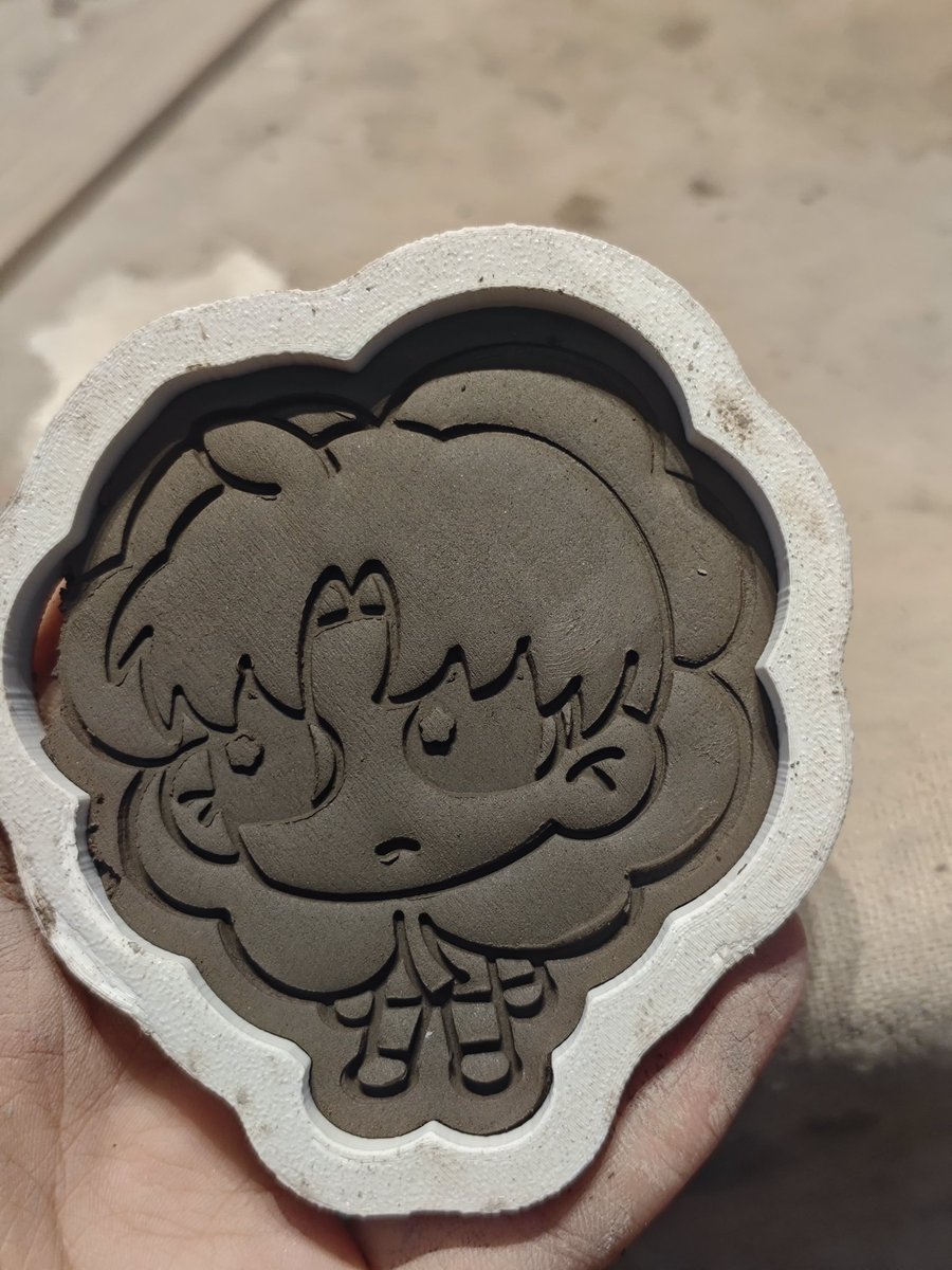 Halfexist_'s tweet photo. 線画→モデル→3Dプリント→陶器のクッキー❗❗ https://t.co/24OUR15YPl