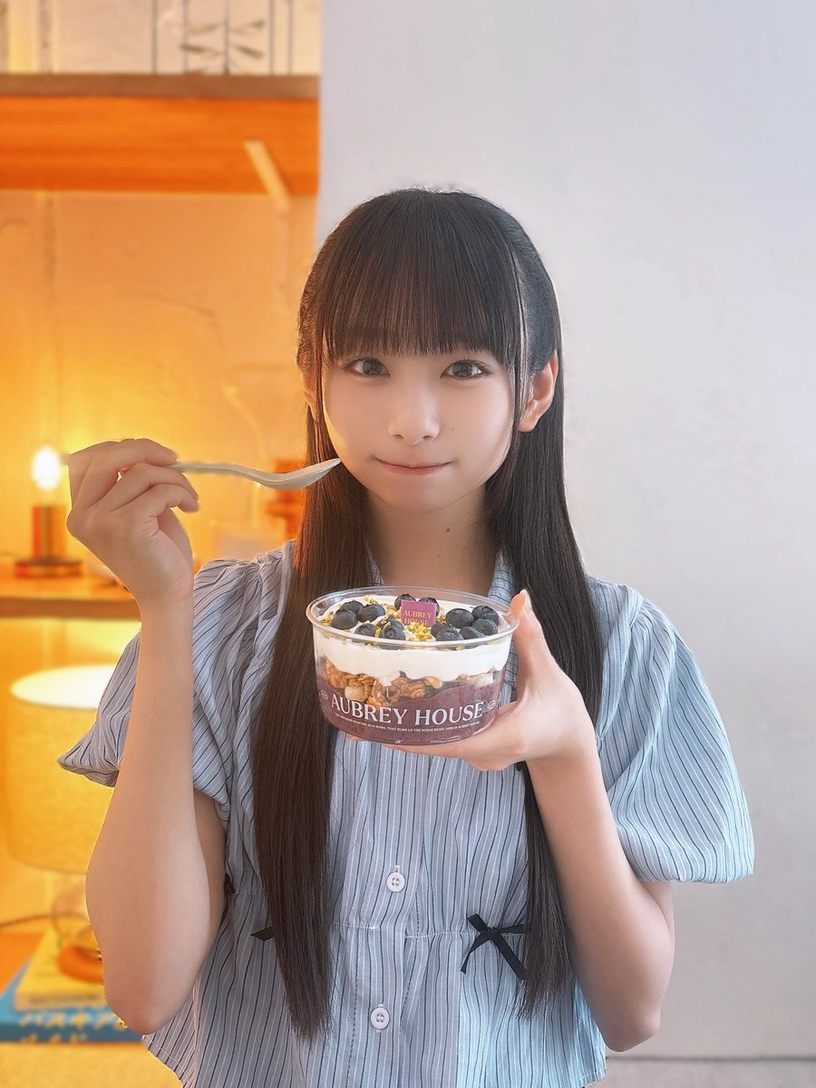 BNSI_LILI's tweet photo. 人生初のアサイーボウル食べました🫐ﾄｯﾃﾓｵｲｼｲ https://t.co/p9IQ8VCUCQ