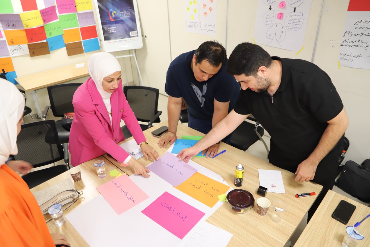 jordanriverfdn's tweet photo. نفّذت مؤسسة نهر الأردن برنامجاً متخصصاً في التوجيه والإرشاد المهني، بإشراف هيئة الاعتماد وضمان الجودة، ضمن مشروع «تعزيز الاعتماد على الذات للاجئين السوريين والمجتمعات الأردنية المضيفة» المموّل من RDPP III، واختُتم بمنح المتدربين تأهيلاً لمزاولة ��هنة مرشد مهني.
#rdppme https://t.co/RPJm56w4pN