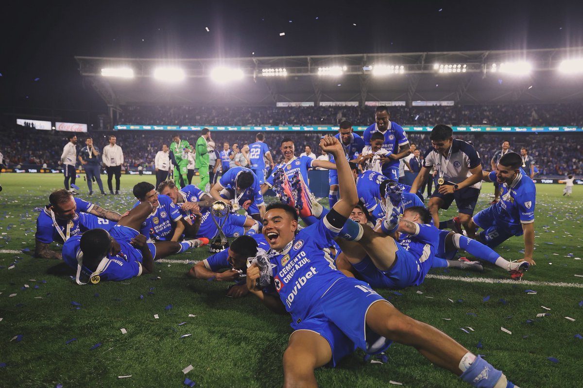 Historia_Azul's tweet photo. ¡Excelente inicio de semana Campeones! 🚂💙🔥

Arrancamos con toda la energía y con la gloria fresca del Campeón de Campeones. 

¡A romperla esta semana con la misma pasión de siempre! ⚽️🏆 https://t.co/kwtsQ49Uq3