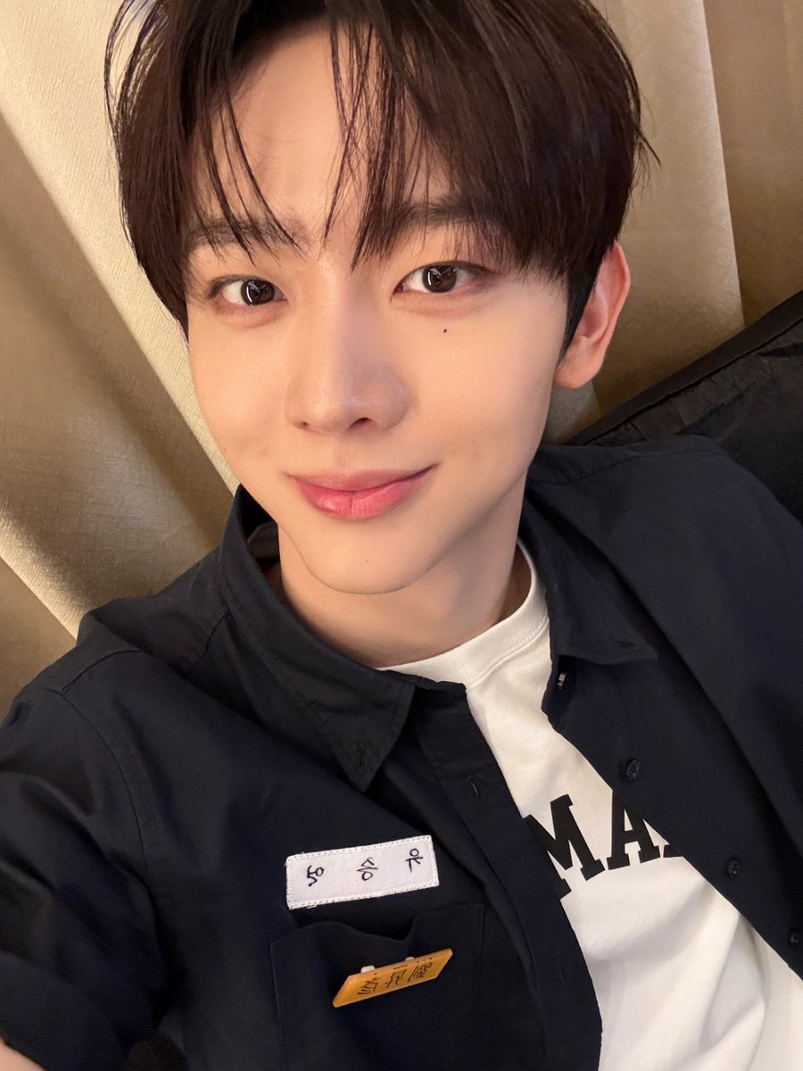AND2BLE's tweet photo. 要一起去学校吗？💓

#AND2BLE #앤더블 
#YOOSEUNGEON #유승언 https://t.co/aor8IlQcBD