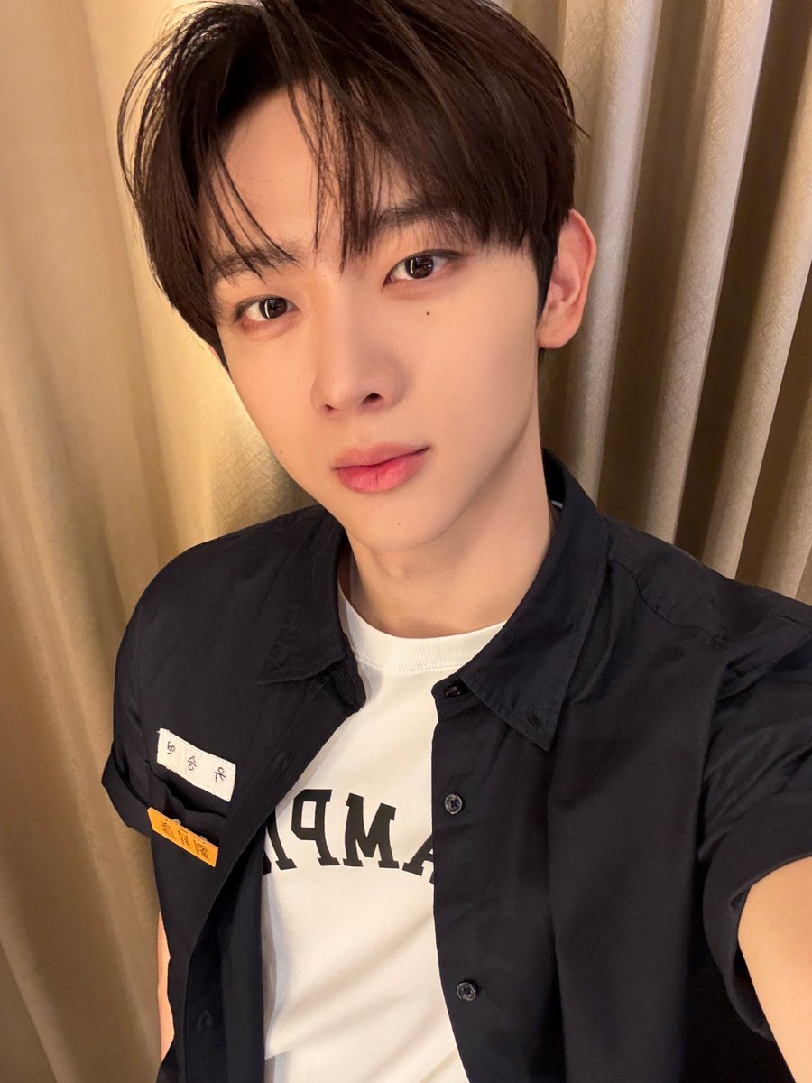 AND2BLE's tweet photo. 要一起去学校吗？💓

#AND2BLE #앤더블 
#YOOSEUNGEON #유승언 https://t.co/aor8IlQcBD