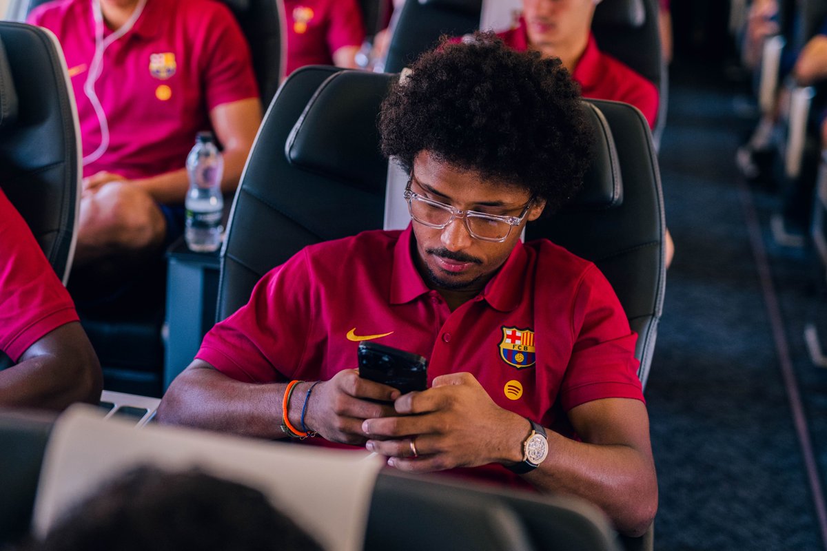FCBarcelona_es's tweet photo. Nuestro primer viaje juntos 💼🇩🇪 https://t.co/URtqJH79TH