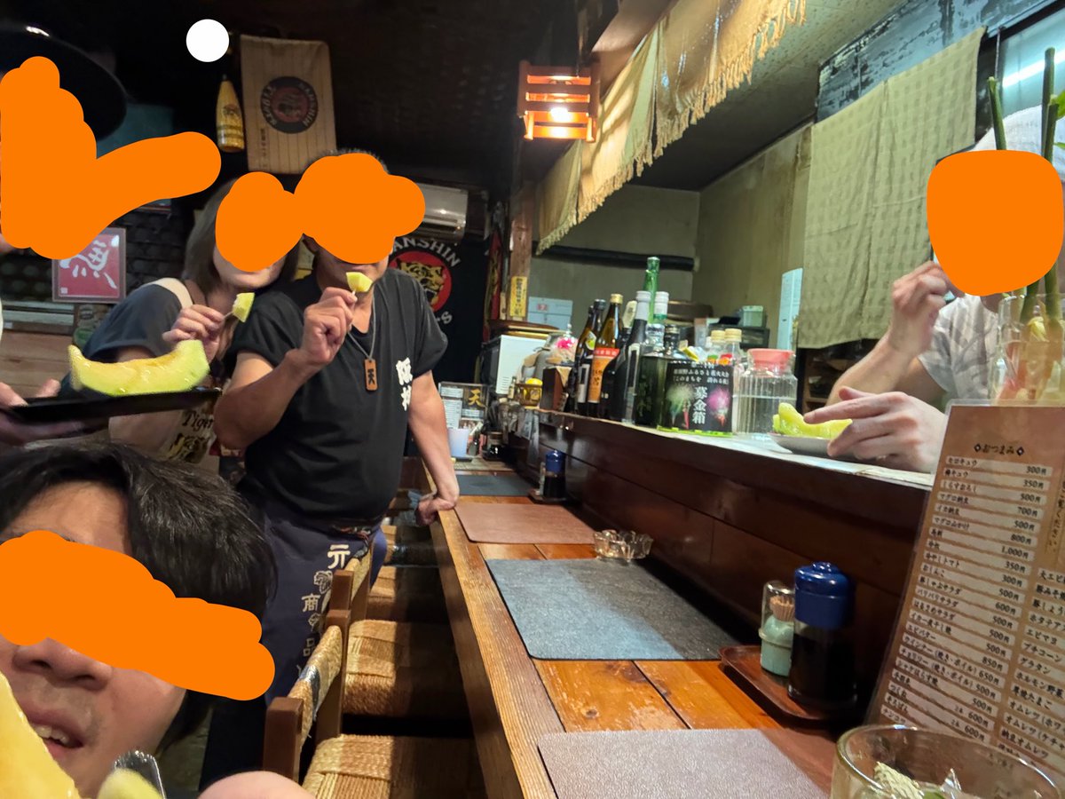 wakatTrb's tweet photo. 先日頂いたしろカップメロンをいつも行ってる居酒屋の店員さんといただきました🍈
🙏
ちょうど完熟しておりました🍈 https://t.co/TEKOZhfXcW