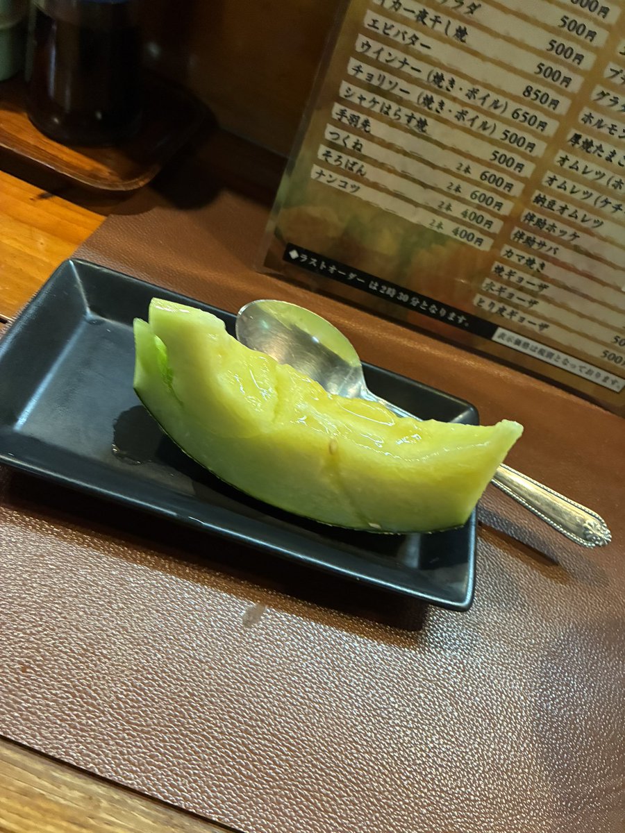 wakatTrb's tweet photo. 先日頂いたしろカップメロンをいつも行ってる居酒屋の店員さんといただきました🍈
🙏
ちょうど完熟しておりました🍈 https://t.co/TEKOZhfXcW