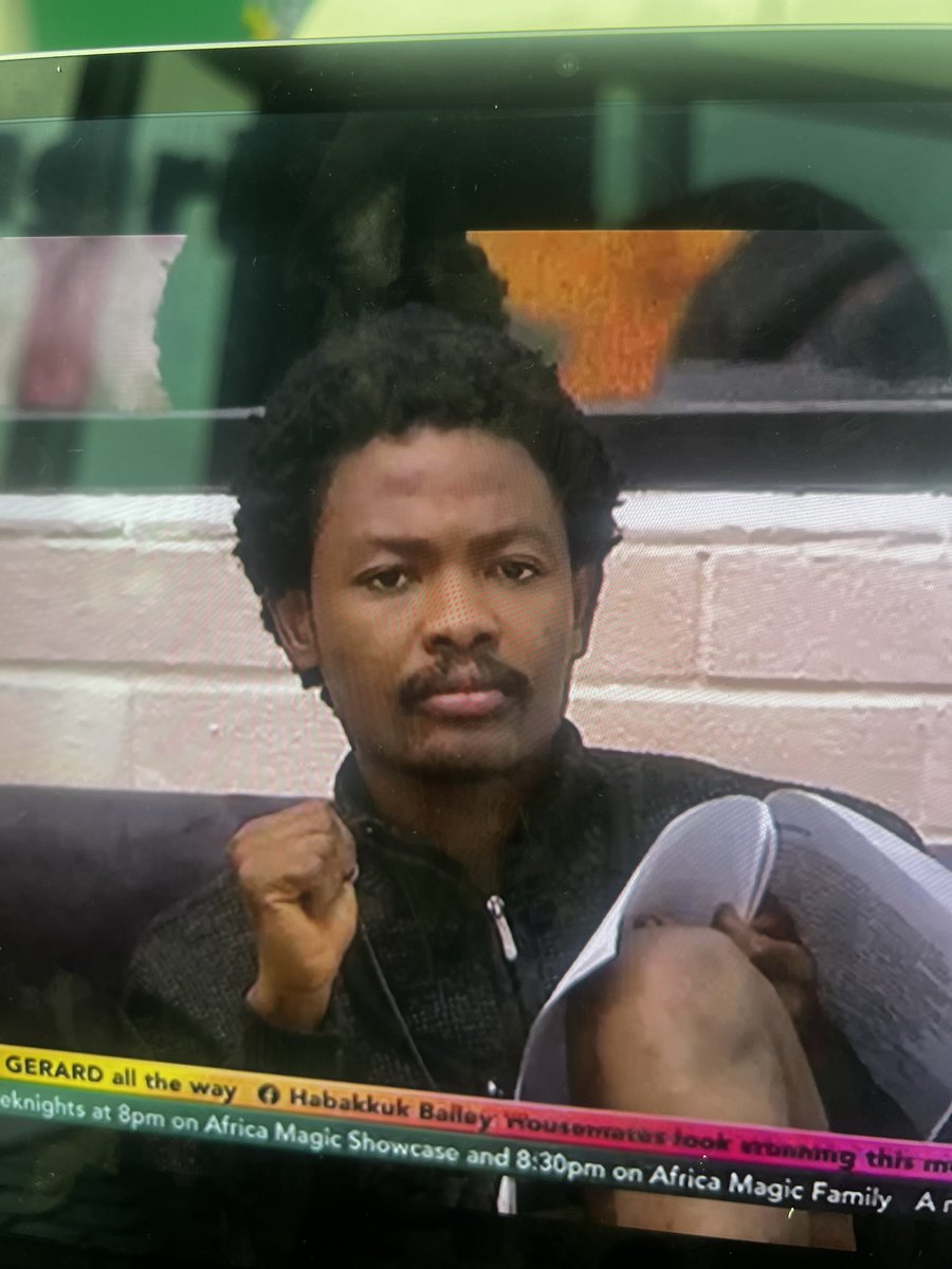 AikouAjanaku's tweet photo. Waiting for the noise to stop, so I can continue studying. 😂

#BBNaija #BBNaijaS11 #Aikou #Aikons https://t.co/dKvDsP2WEq