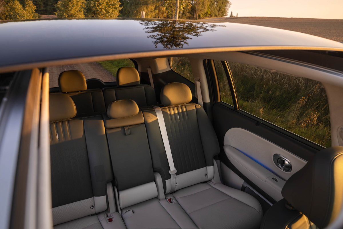 HyundaiEsp's tweet photo. Crea tu espacio 🧘🏽 dentro del #IONIQ9 🍃

#Hyundai #Eléctrico https://t.co/mUeOz4RsLd
