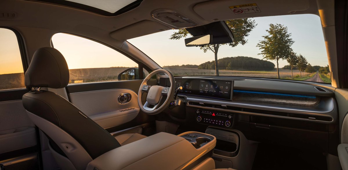 HyundaiEsp's tweet photo. Crea tu espacio 🧘🏽 dentro del #IONIQ9 🍃

#Hyundai #Eléctrico https://t.co/mUeOz4RsLd