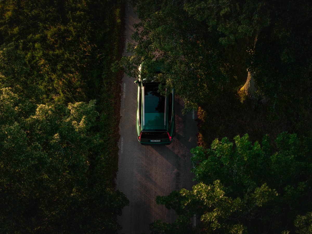 HyundaiEsp's tweet photo. Crea tu espacio 🧘🏽 dentro del #IONIQ9 🍃

#Hyundai #Eléctrico https://t.co/mUeOz4RsLd