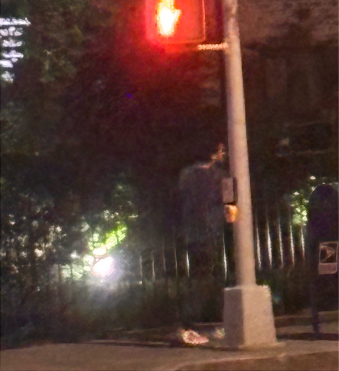 Stabster_'s tweet photo. #TacoBell 1st avenue, 18th street.
Thus employee poured a bag of cheese all over the ground as if NYC doesn’t have enough rats https://t.co/Qrc38X4ZtX