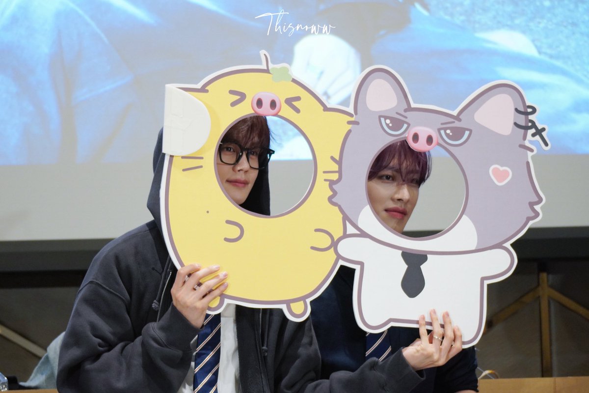 gyubrikcloud's tweet photo. matching with his little golden pig 😭 https://t.co/MrPByxVi68
