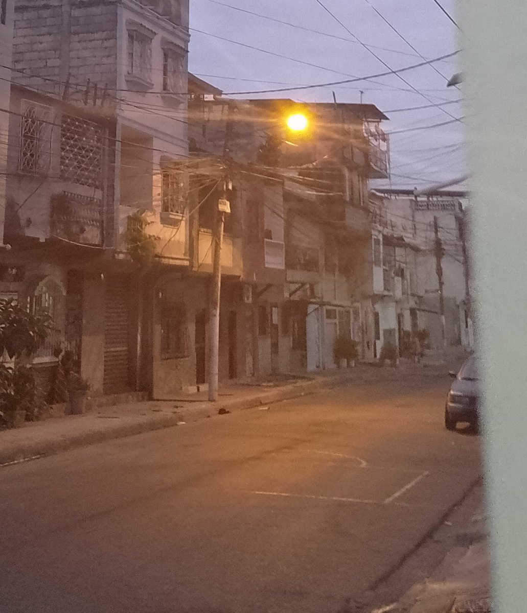 joelinho2011's tweet photo. @CNEL_EP buen día, ya tenemos 2 MESES sin alumbrado público, se ha llamado más de 10 veces y aun siguen en camino, hoy robaron a la 6 am debido a la oscuridad. #de poste112759
112758, que + hay que hacer para que cambien el 💡 que está dañado? @tctelevision @teleamazonasec https://t.co/mzgVO1aJYm