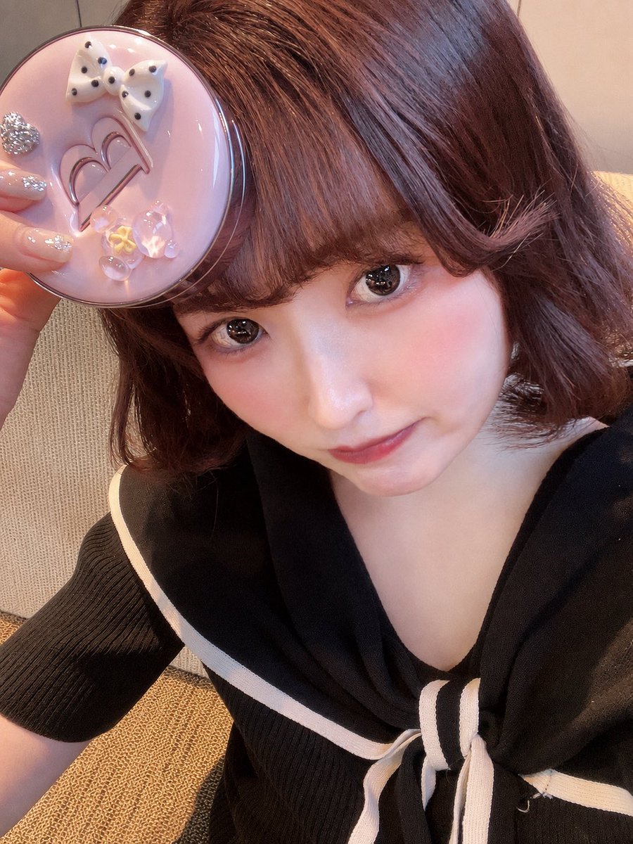 lillysO8's tweet photo. BANILA COの韓国聖水（ソンス）店でクッションファンデを買うと、好きなパーツ3つを選んでケースをデコレーション出来ちゃいます！🎀🤍
韓国旅行行った時1番お気に入りのアイテムがこのクッションファンデで、お出かけで取り出す度にテンション上がる🪄︎︎◝✩
📍서울특별시 성동구 연무장길 41 https://t.co/tmW9lkSNqb