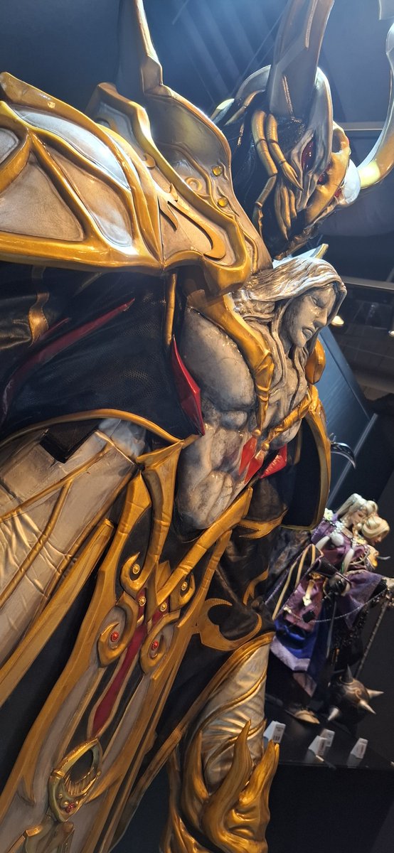Lim0n1um's tweet photo. 台湾発「特撮の世界」展なのでガワの写真重点で撮ってもよい https://t.co/9iF312D0QX