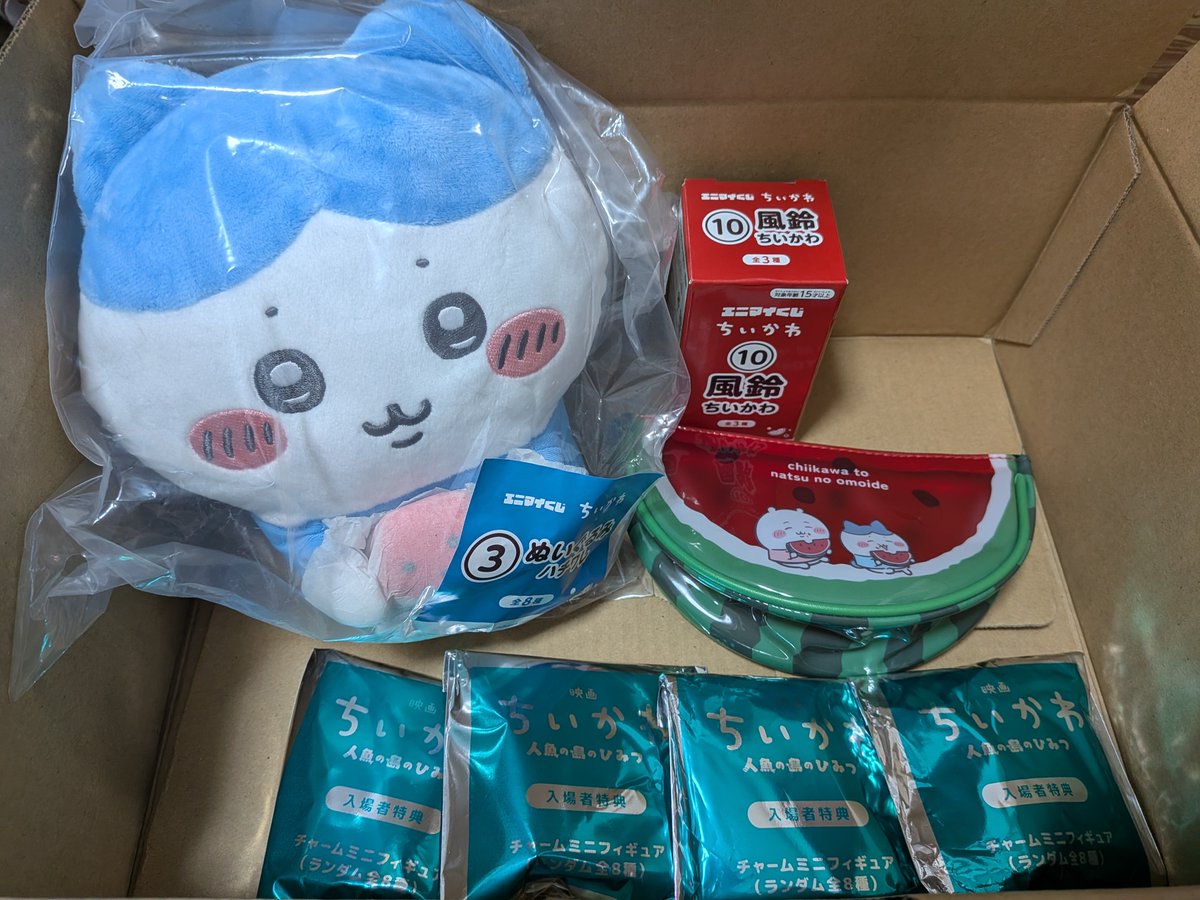 konko_yahaura's tweet photo. 友達からプレゼント届いた🥹💕︎︎
スイカポーチ可愛い( * ֦ơωơ֦)🍉💕︎︎
風鈴はハチワレがいいなぁ、、、。
ぬいは要らないから豆皿コップに交換探そうかな？🤔 https://t.co/7D7KoS76Dn