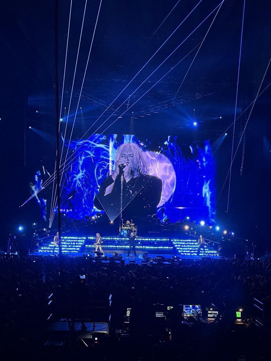 socantom's tweet photo. @Mikehomeseller Def leppard of course https://t.co/WXJCLYo6H3