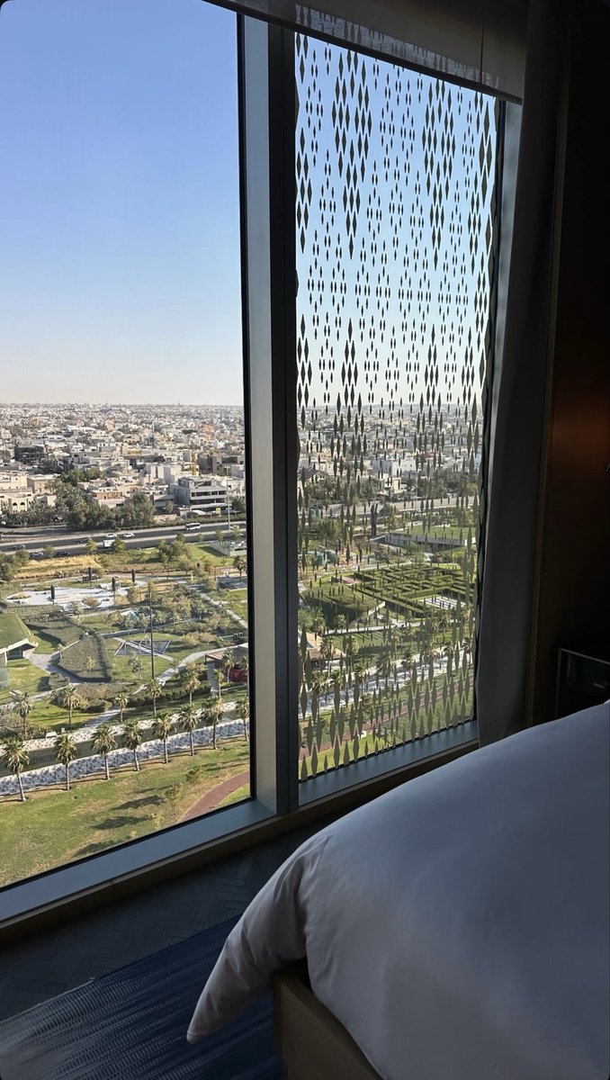 molhima6677's tweet photo. تحبّك الأرض والغيمة وسرب الحمام
وتشتاق لك عاصمة نجد ومطاراتها

وقلبي وأنا يا آخر أحبابي ومسك الختام
ونفسٍ معك شفّها وأغلى طموحاتها

ماني بحبّك شوي إلا علي الحرام 
أنك دواي وهوى نفسي ومشهاتها ❣️. https://t.co/57izBpjCO7