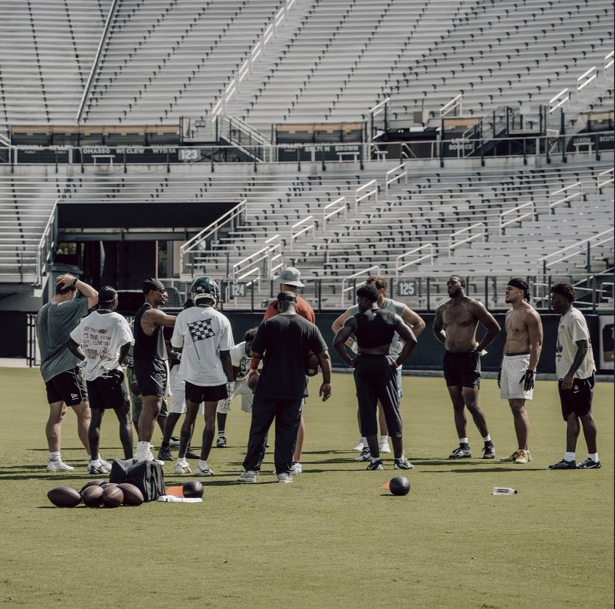 DiBonaNFL's tweet photo. Eagles QB Jalen Hurts shared pictures from his offseason workouts, including time with Eagles rookie WR Makai Lemon. 👀

(📸: jalenhurts on Instagram) https://t.co/IUcTSVJ6AF
