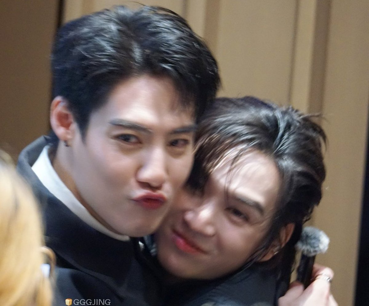 Triparn11664796's tweet photo. From the announcement to the day of shoot...6  LONG  MONTHS OF WAIT🫠🫠🫠
All worth it...⚡️🐰❤️🩵🌊☀️🎬🐦‍⬛

The Crow Club Q1 
#อีกาสมาคมเปิดกล้อง #SailubPon #SeaSun https://t.co/BsGEuztPtD