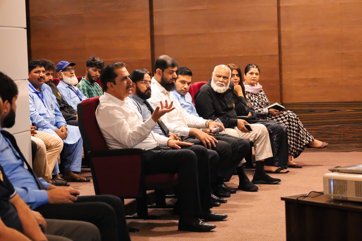 AwalMirKhan1's tweet photo. Investing in people isn't just good culture — it’s smart strategy. 💡

Today, Bahria Town Lahore, in collaboration with Bahria Town International Hospitals, successfully hosted a Workplace Health &amp; Safety Awareness Session for our teams! 🧵👇 https://t.co/0bohq4q9Ar