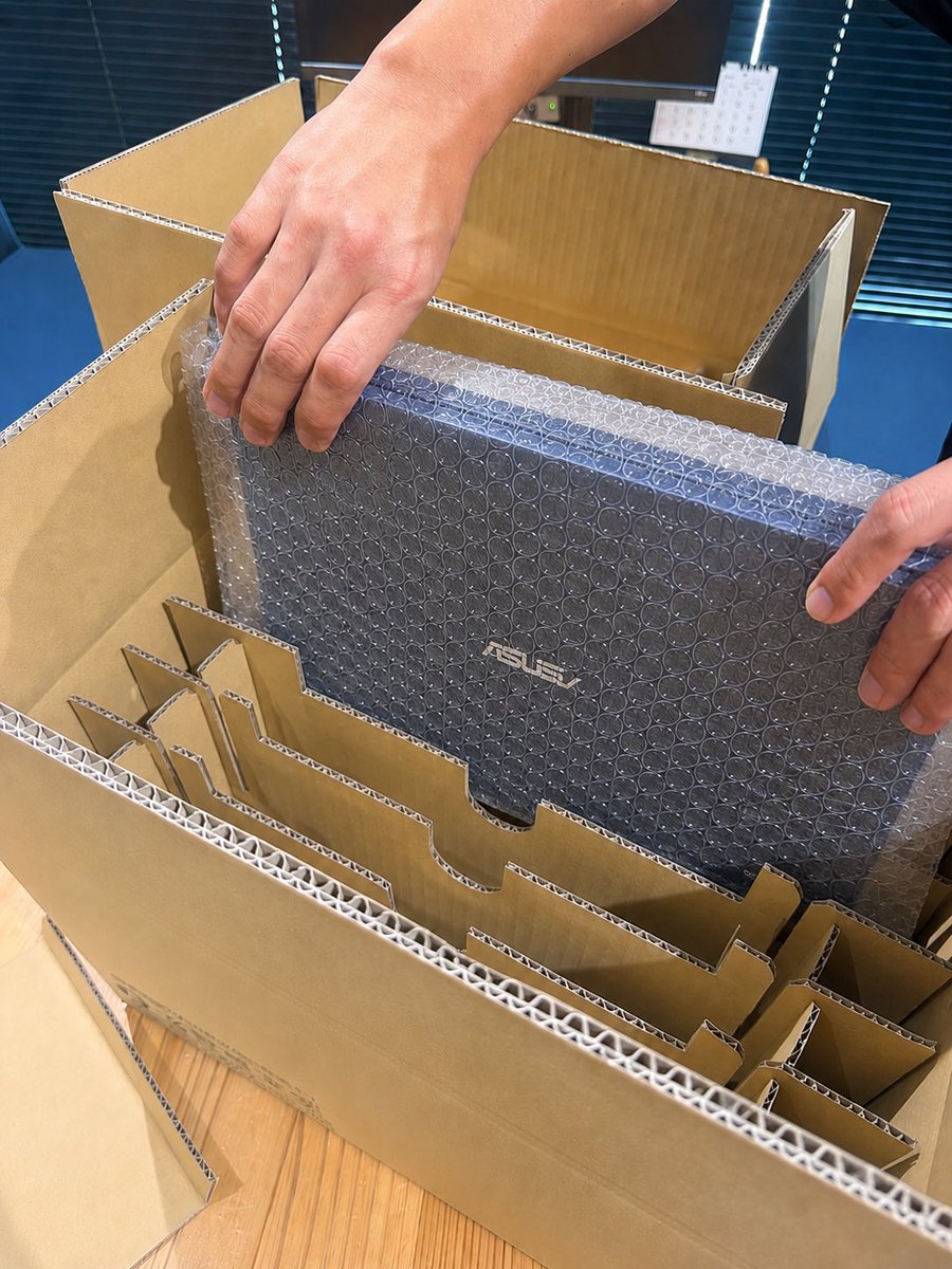 Teisuidou's tweet photo. ⁡
＼ 📦修理の前にある”ひと手間”を、もっとラクに💻／

GIGAスクール第2期が始まり、自治体単位で複数台の修理をご依頼いただく機会が増えています。

複数台を梱包して発送する作業は、意外と時間も手間もかかるもの。

そこで私たちは、一度に複数台を、安全かつスピーディーに発送できる専用の通い箱を製作しました。

✅ 端末同士が接触しにくい専用設計
✅ 複数台をまとめて発送可能
✅ 梱包作業をよりシンプルに、よりスムーズに

修理サービスは、端末を直すことだけではありません。

「送る」「預かる」「返す」まで含めて、お客様にとって使いやすいサービスであること。

これからも学校・自治体の皆さまの声を大切にしながら、現場の負担を少しでも減らせるサービスづくりに取り組んでまいります。

＃滋野堤水堂
＃教育
＃前橋
＃GIGA
＃ジーヤ