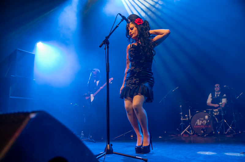 O2RitzManc's tweet photo. Caroline Lowe brought an emotional and authentic tribute to the iconic jazz-singer Amy Winehouse at #O2RitzManchetser on Fri 24 Jul with The Amy Experience❤️

📸@mbondphoto https://t.co/yhIBeUGWXw