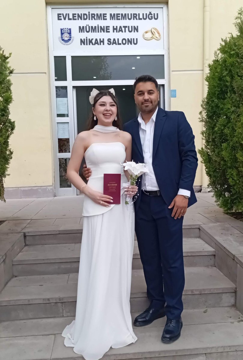 sahin3370's tweet photo. Mutluluğunuz daim olsun, 
Gülen yüzün siz sormasın kızım https://t.co/Pum1lORjJa