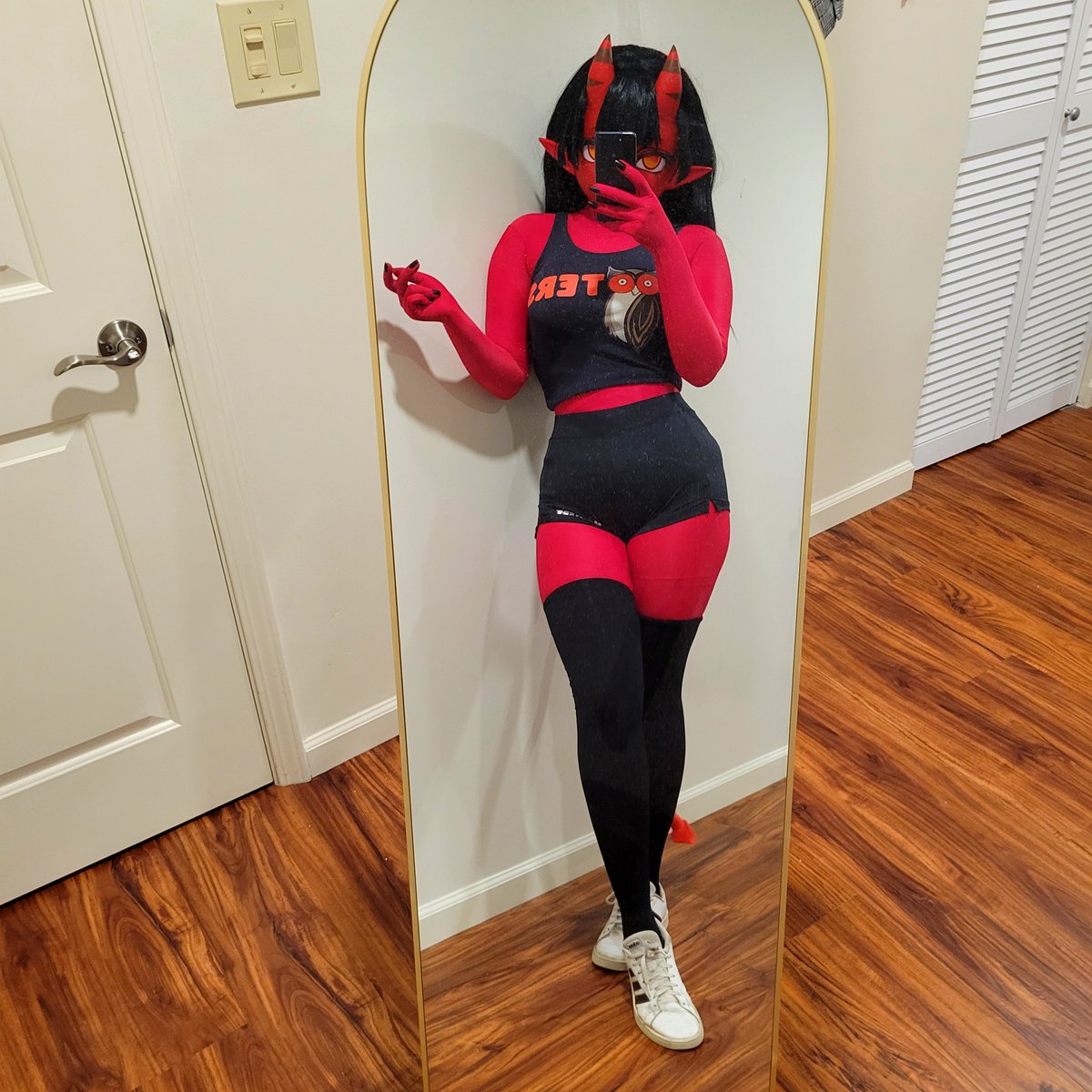 mystchievious's tweet photo. 60% legs, so 60% of the tips? 
Uh Succubus math you know...

👚 @Hooters 
🎭 @Larus_kigurumi 

#merunyaa #kigurumi #着ぐるみ https://t.co/xZR4epTegl