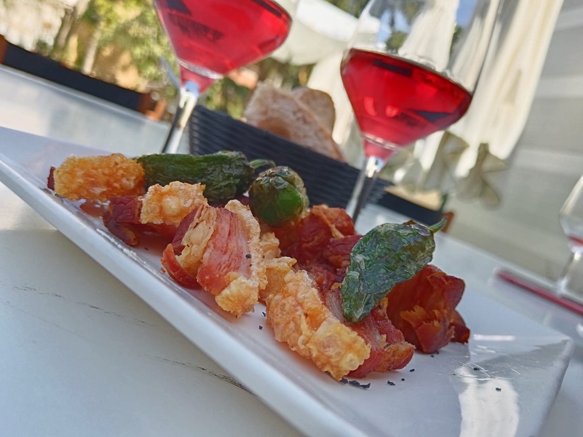 JesusPilar79's tweet photo. Llegó el #lunes #torreznoday a darle caña a un buen @TorreznodeSoria con un #Rosado @DOCigales #AlLio @tierradesabor @EMorenoSaez @jantongo @dmanso73 @torreznissimo https://t.co/fppcslAeLg
