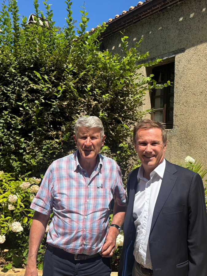 NapoLeon1226391's tweet photo. Mon ticket gagnant !
Le seul ayant une infime chance de sauver notre France.
Je sais, je rêve mais...
@PhdeVilliers 
@dupontaignan https://t.co/Rawsb3sPP0