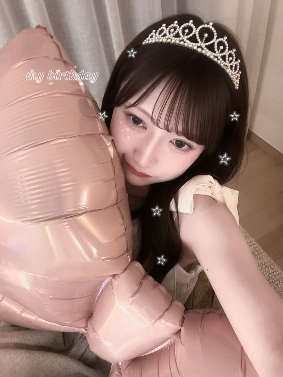 ons__m's tweet photo. 𝑚𝑦 𝑏𝑖𝑟𝑡ℎ𝑑𝑎𝑦 .🎂 https://t.co/EtPVfaUfx5