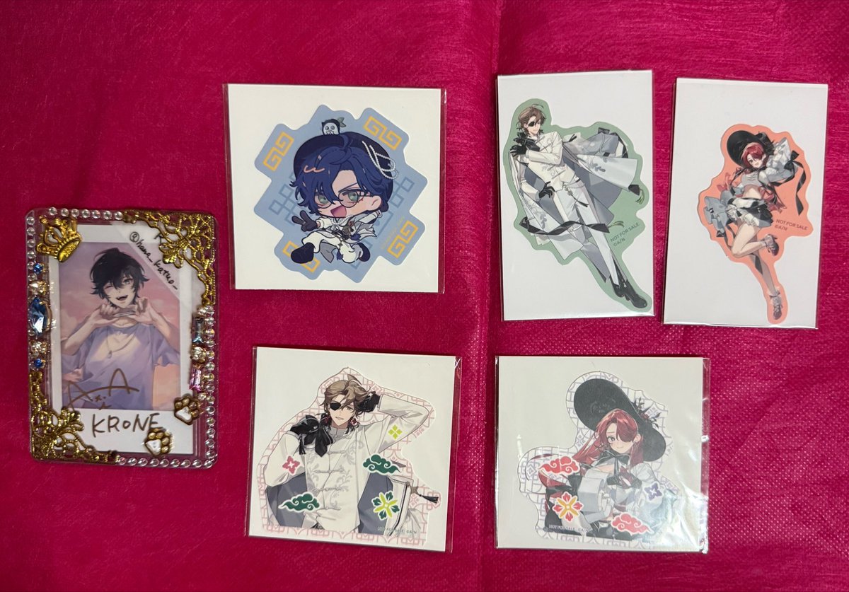 hana_katuo_'s tweet photo. 交換
にじさんじ　エデン組　5周年　5th  Anniversary   フォト風カード　グリッター缶バッジ　特典　ダイカットステッカー

譲
画像 1、 2枚目

求
画像3枚目
(最低各 1)

まとめての交換優先ですが、1:1も可
【当方】カード＆特典⇆【お相手様】缶バッジの交換も可 https://t.co/BO6DLxZDJH