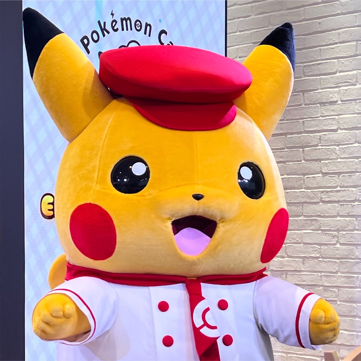 minamune's tweet photo. ポケモンカフェ東京の2026年41回目、リニューアル後の13回目は、ウェイトレスのピカチュウでした。 https://t.co/2f1RFMUiTZ