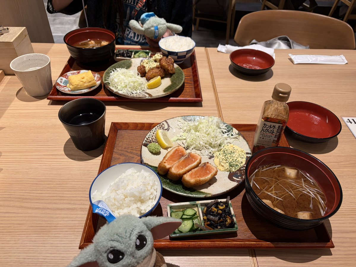 zt_AtaiChan's tweet photo. お米おかわり自由めちゃうま定食を食べて大満足して帰ろうとしたら店員さんが「食後のプリンお持ちしてよろしいでしょうか？」って言われてやっと思い出し、楽しみと満腹の絶望に挟まれてた https://t.co/l2ItiZqiO3