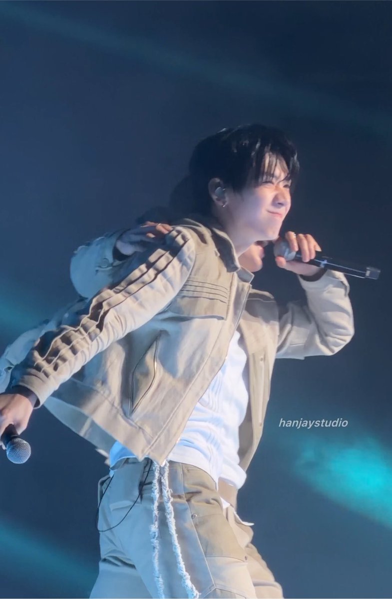 hanjaystudio's tweet photo. yung mag-bestfriend na heartthrob sa mga au

HANVEN SOBRANG GWAPO 😭😭😭😭😭
(plus a cute hani nose scrunch) https://t.co/e1xLlNTEFl