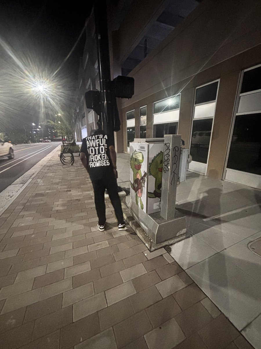 0ffdayrk's tweet photo. last night https://t.co/hUZuLQ7Fv7