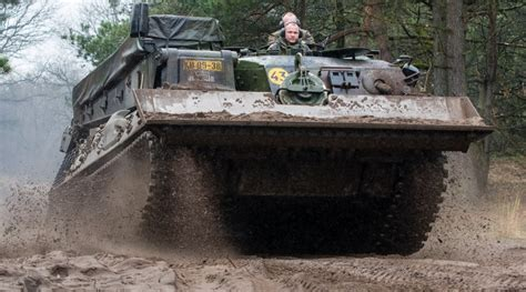 RomboutLuc's tweet photo. Ce n'est pas seulement normal, c'est même évident. Mieux encore, il est anormal que de nombreux moyens militaires à « double usage » (Dual Purpose) aient été réduits, ce qui rend pratiquement impossible l'exécution de la mission d'« aide à la nation ».
1/ https://t.co/rMEDCM5TTj