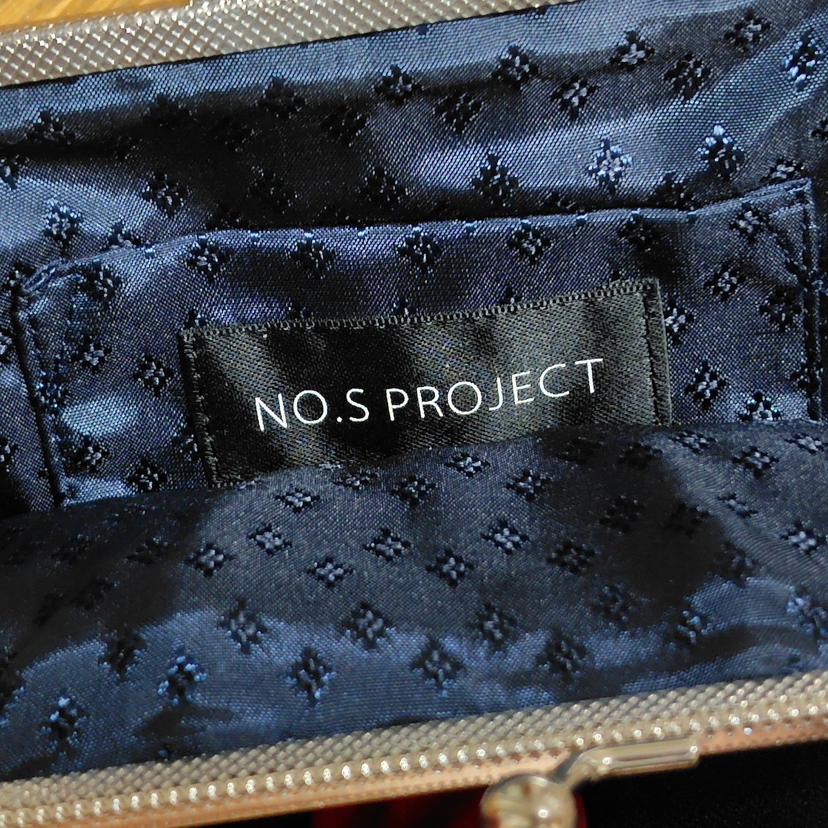 yuki002m's tweet photo. 「NO.S PROJECT」を見たことがあるなと思ったら、大昔にセーラー服のがま口ポーチ買ってた
一目惚れしてすぐ買ったわ〜🥹 https://t.co/AmvnPY0B4b