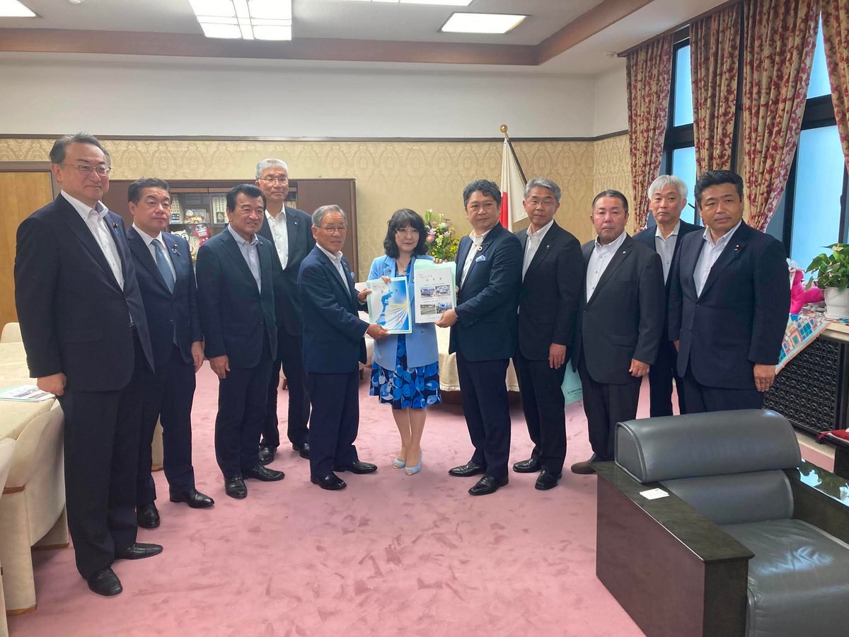 satsukikatayama's tweet photo. 応援に伺った愛知県知立市議選、7人全員当選です！今日は自民党愛知県議団と丹羽県連会長、八王子の萩生田幹事長代行と小田原代議士、地元市議会代表、石川県岡田参院幹事長代行1区3区代議士と金沢市他市長町長代表が、国土強靭化等重要案件のご要望に！いずれも危機管理投資・成長投資です！ https://t.co/zlq09f6rpL